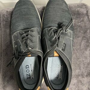 Izod Men's Black and Tan Sneakers